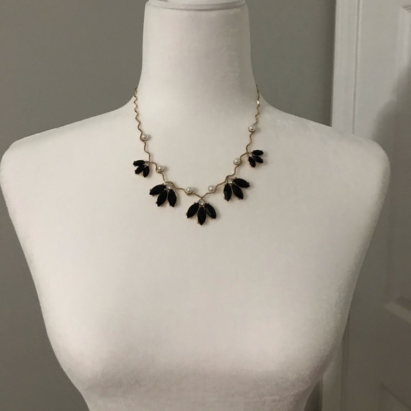 Accessories - ADORABLE Pearland Black necklace!